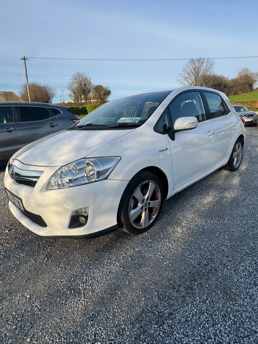 Toyota Auris 2011 tested and taxed low km - Image 3
