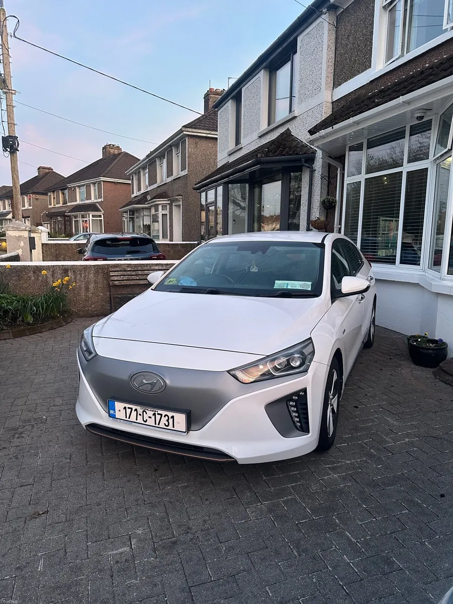 Hyundai Ioniq EV 5DR Auto - Image 1