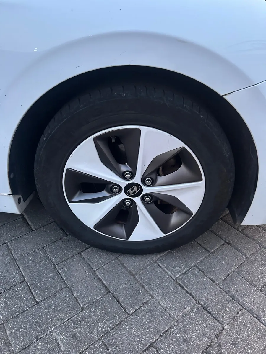 Hyundai Ioniq EV 5DR Auto - Image 3