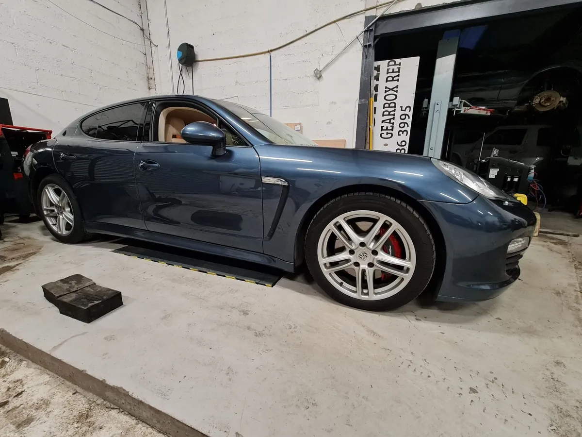 Porsche Panamera 2012 - Image 4