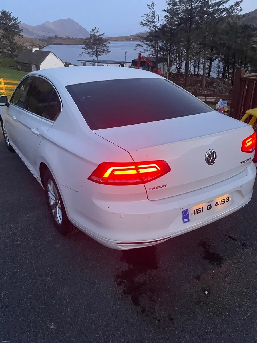Volkswagen Passat 2015 - Image 2