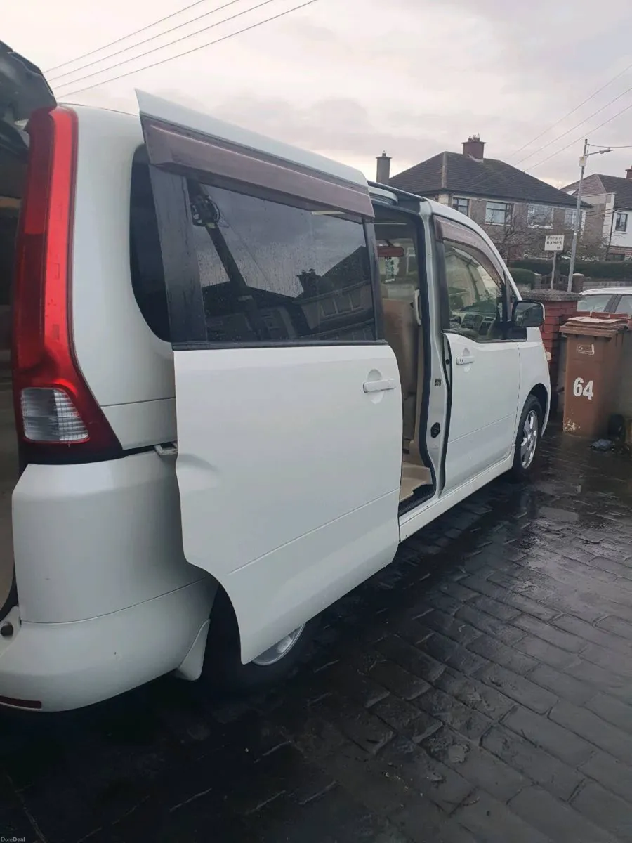 Nissan serena camper / day van - Image 3