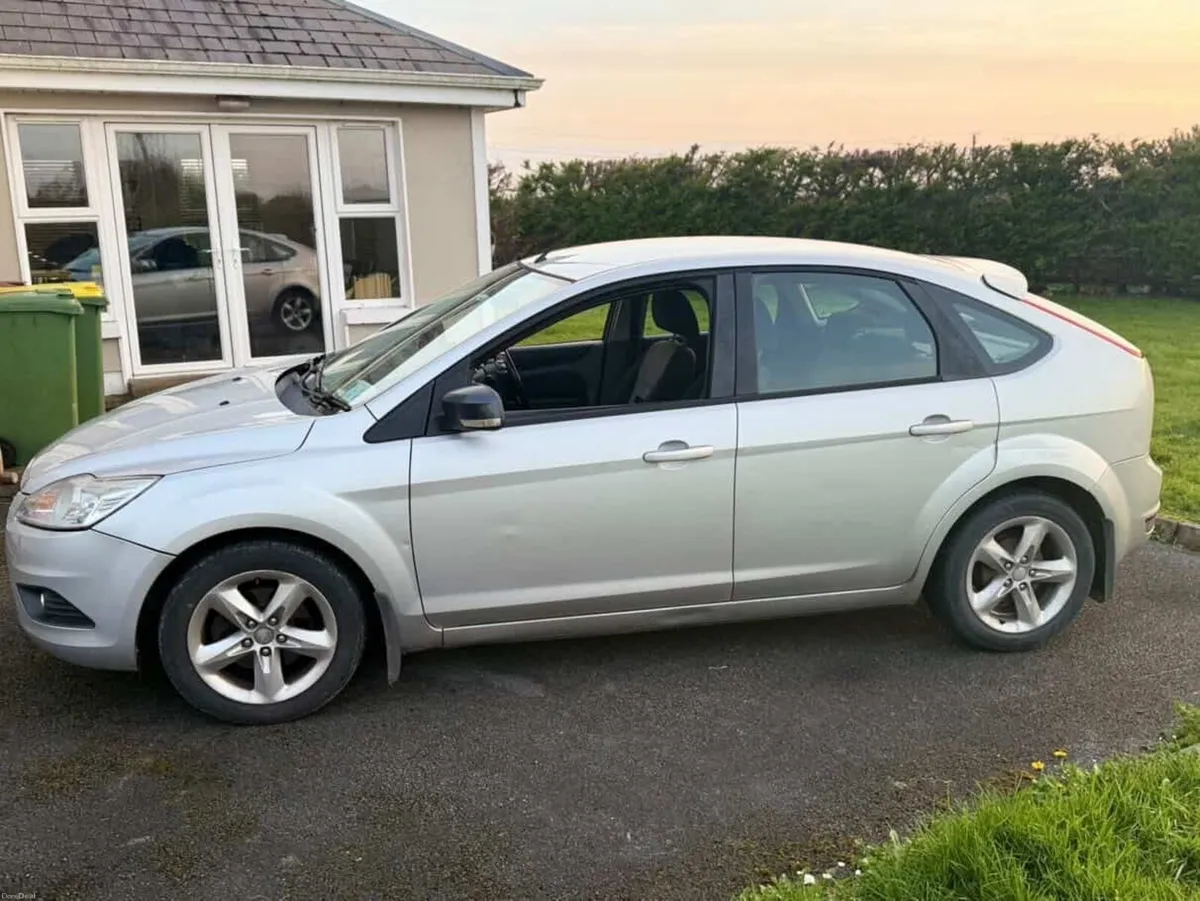 Ford Focus 2009 - Image 2