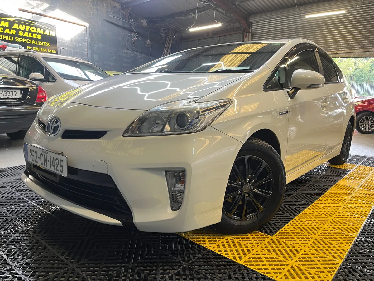 Toyota Prius 2015 - Image 2