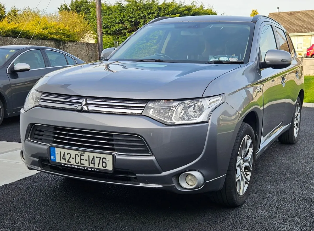 Mitsubishi Outlander 2014 PHEV - Image 2