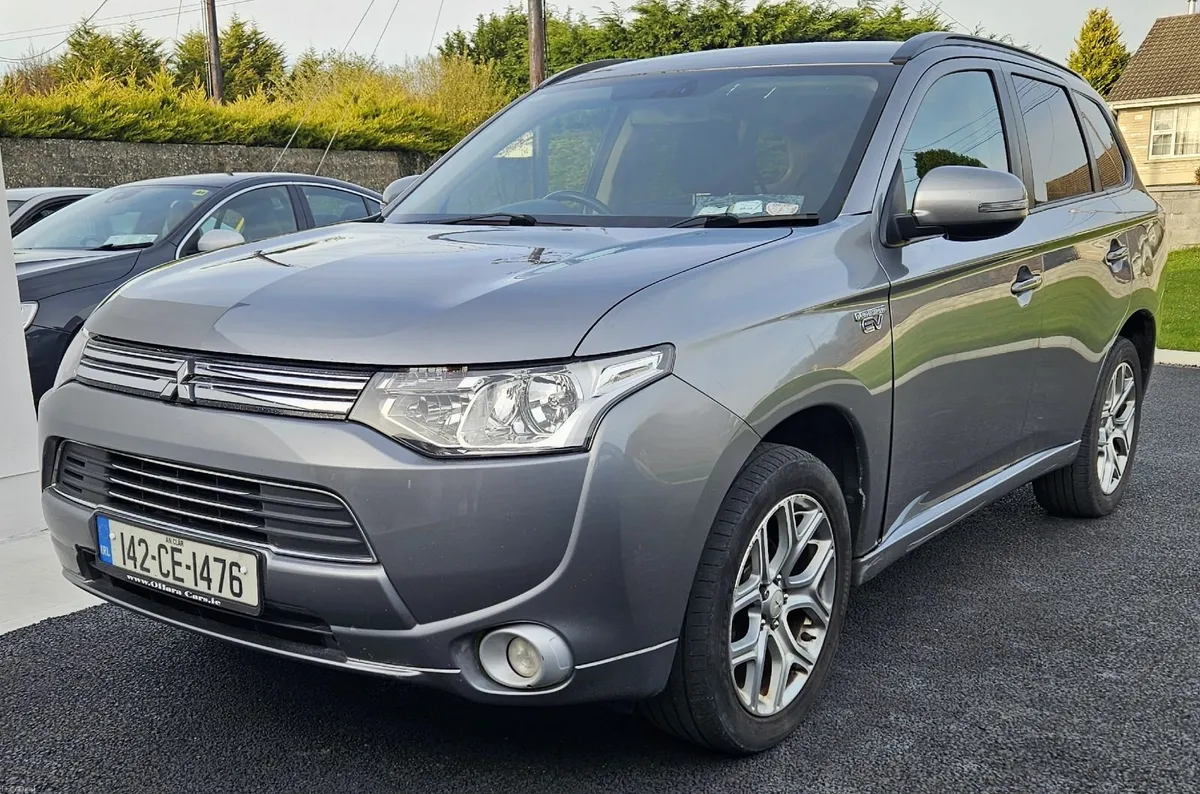 Mitsubishi Outlander 2014 PHEV - Image 3
