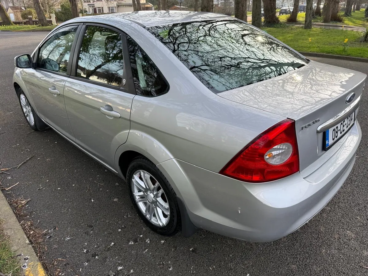Ford Focus Ghia AUTO - Image 4