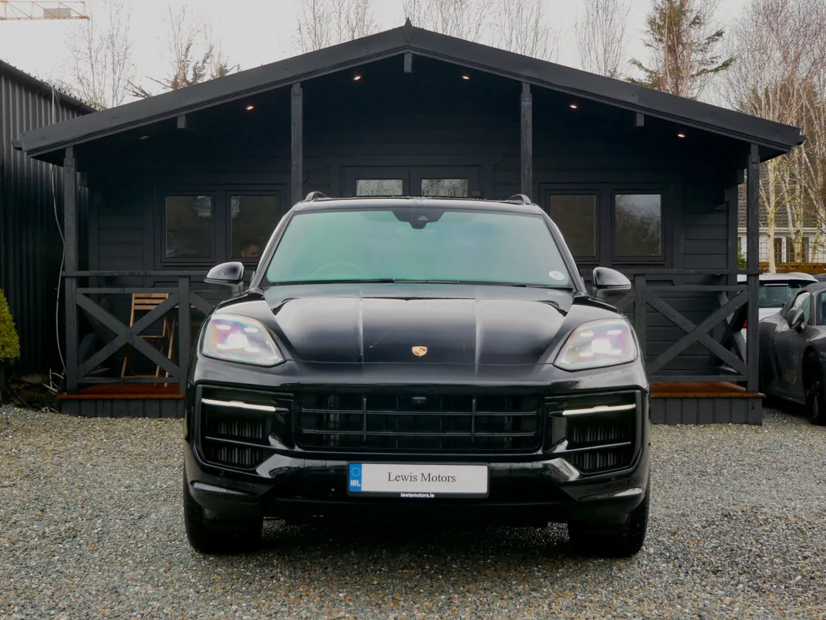 2025 Porsche Cayenne E-Hybrid - Image 2