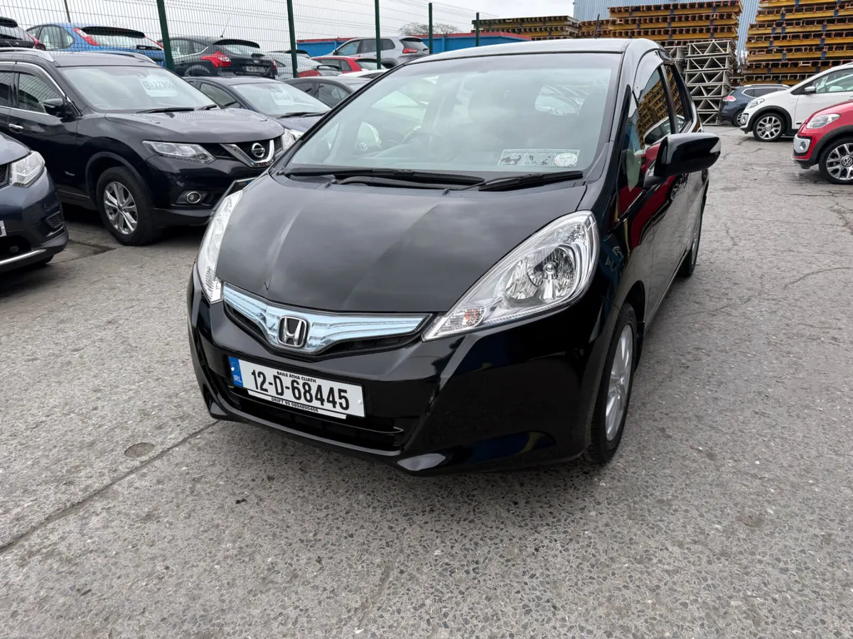 2012 Honda Fit Hybrid Automatic Comes/ car play - Image 4