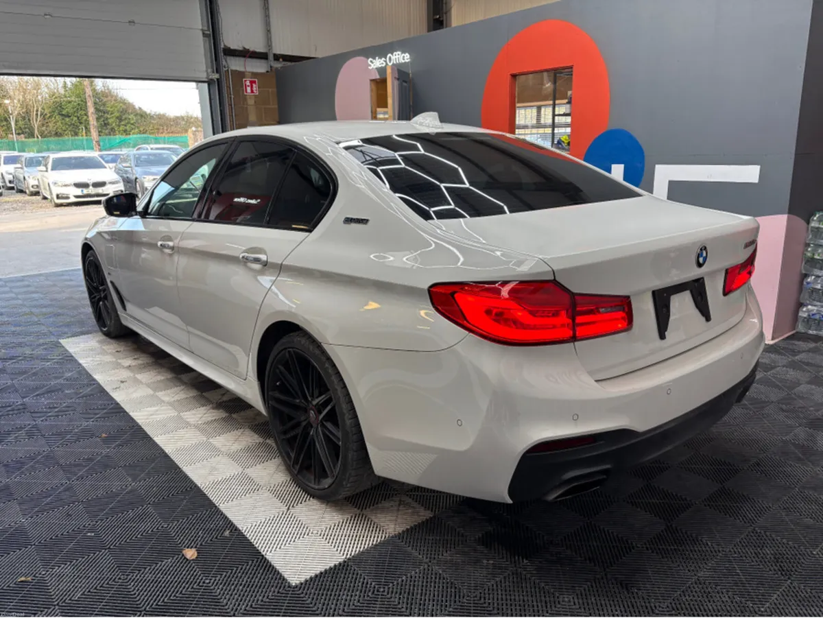 BMW 5-Series 530e - M-sport - Sunroof - 360 Camera - Image 4