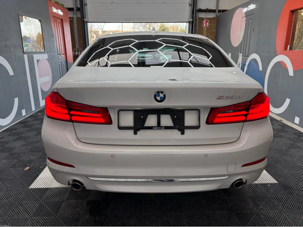 BMW 5-Series 523d - Automatic - 360 Cam - Image 3