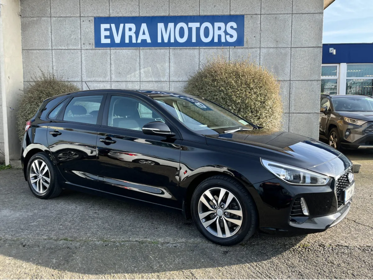 Hyundai i30 DELUXE 1.6 DIESEL //LOW MILES//REVERSE - Image 3