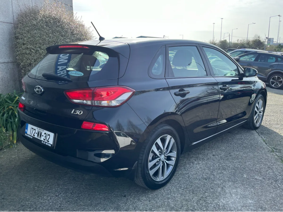 Hyundai i30 DELUXE 1.6 DIESEL //LOW MILES//REVERSE - Image 4