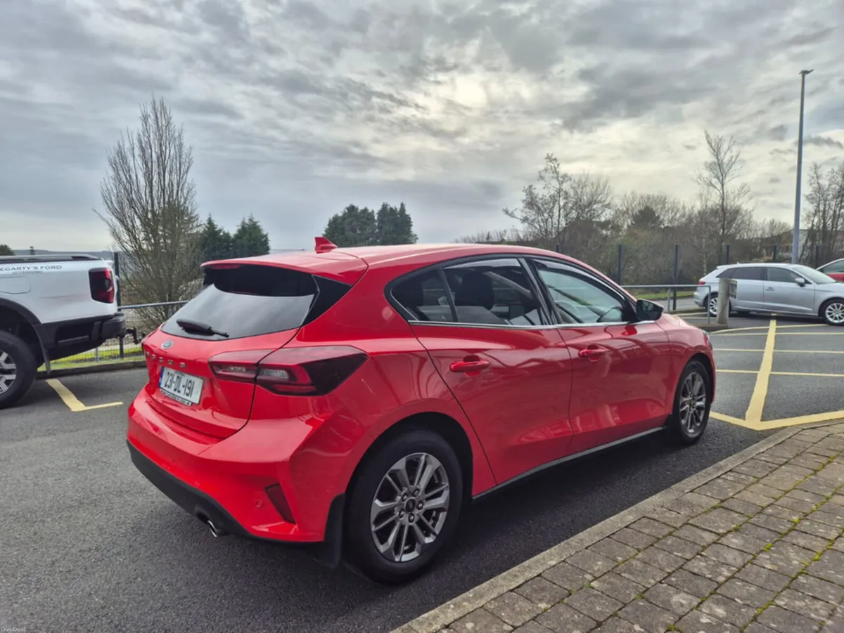 Ford Focus TITANIUM 5DR 1.5TD 120PS AUTO - Image 4