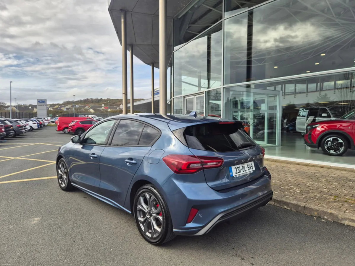 Ford Focus ST-LINE 1.0T 125 M6 FWD 4DR - Image 3