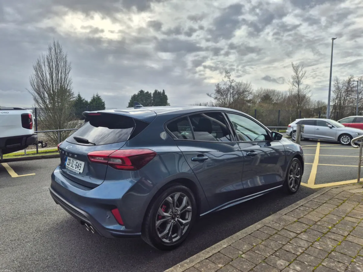 Ford Focus ST-LINE 1.0T 125 M6 FWD 4DR - Image 4