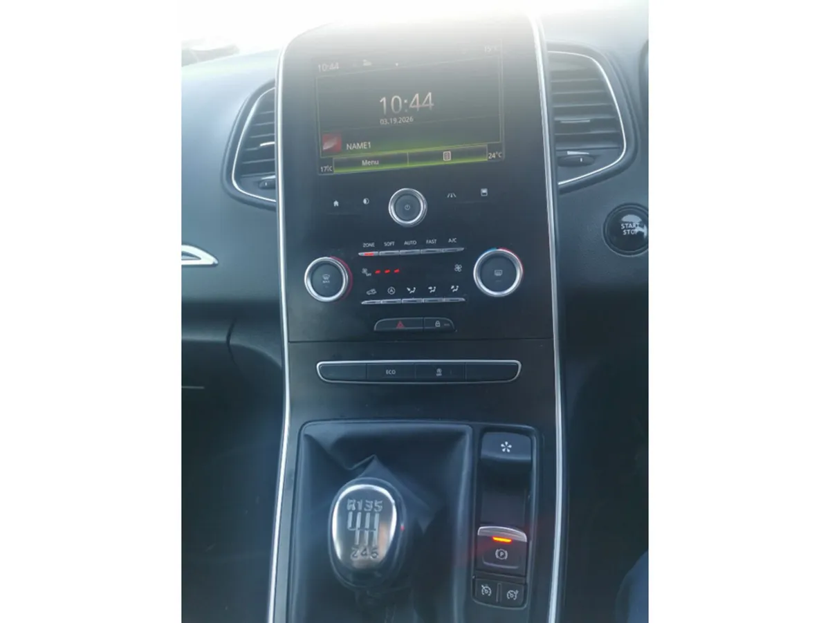 Renault Scenic DYNAMIQUE NAV DCI 110 4 IV 4DR - Image 2