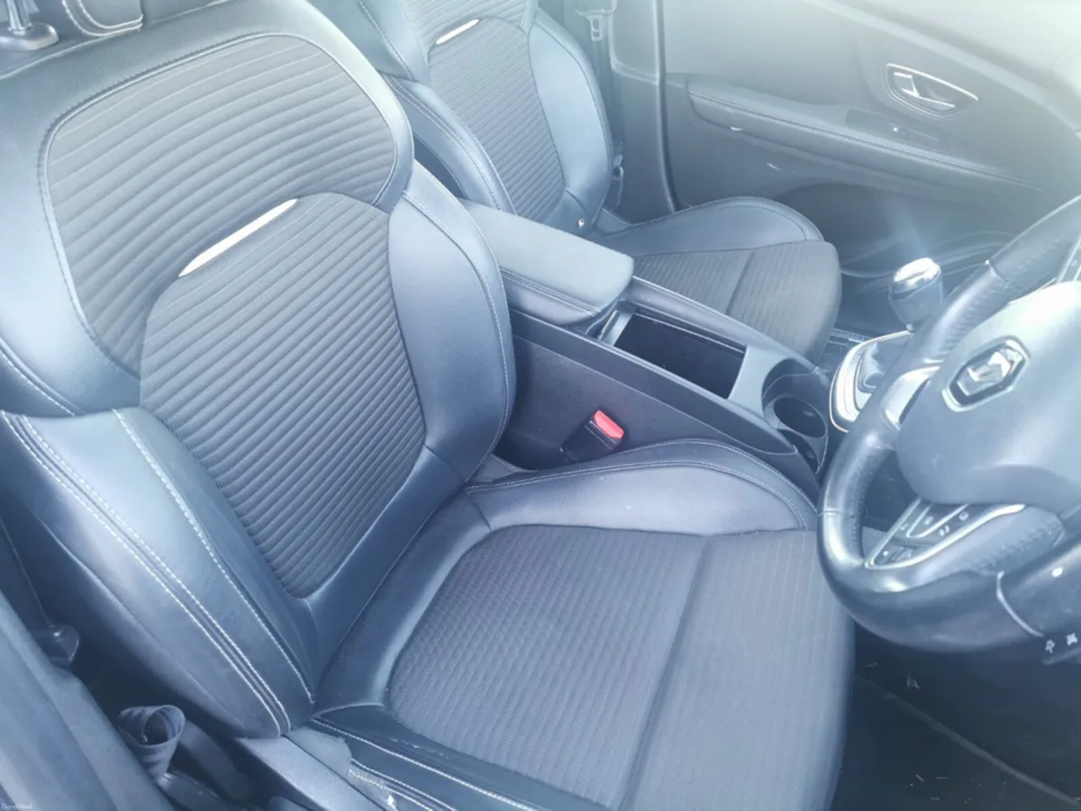 Renault Scenic DYNAMIQUE NAV DCI 110 4 IV 4DR - Image 4