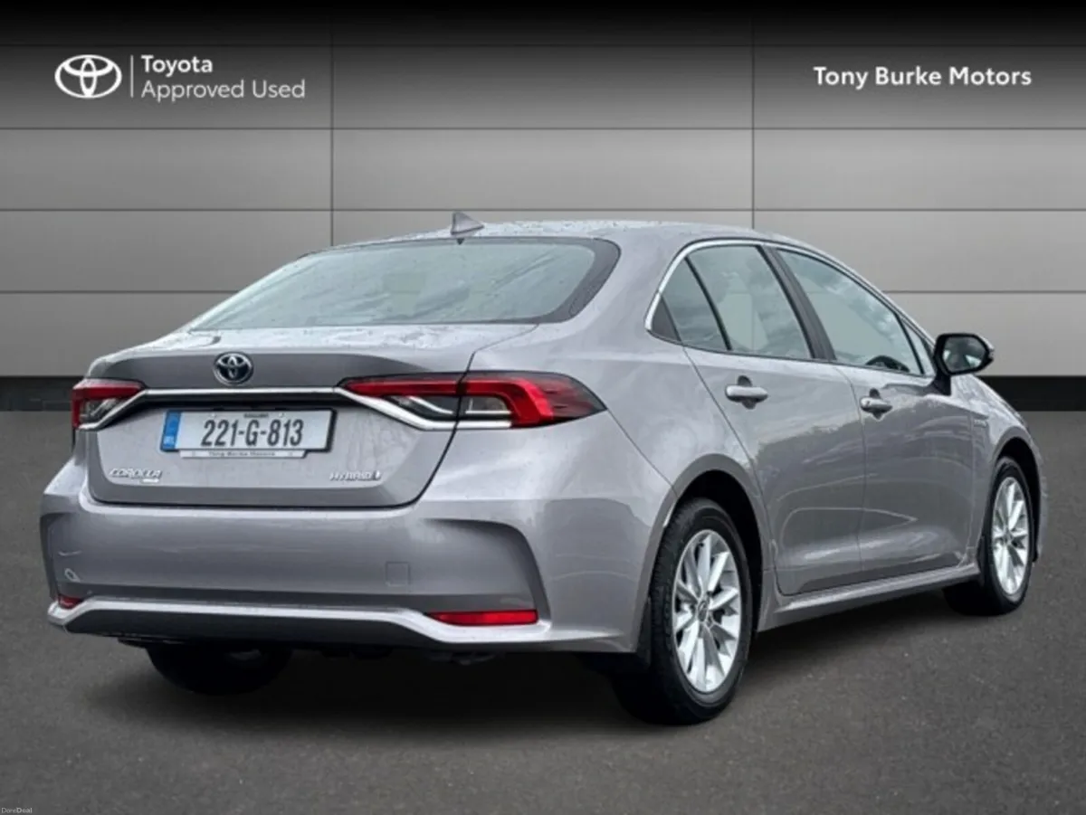 Toyota Corolla Saloon - Luna Edition - 1.8 Hybrid - Image 2