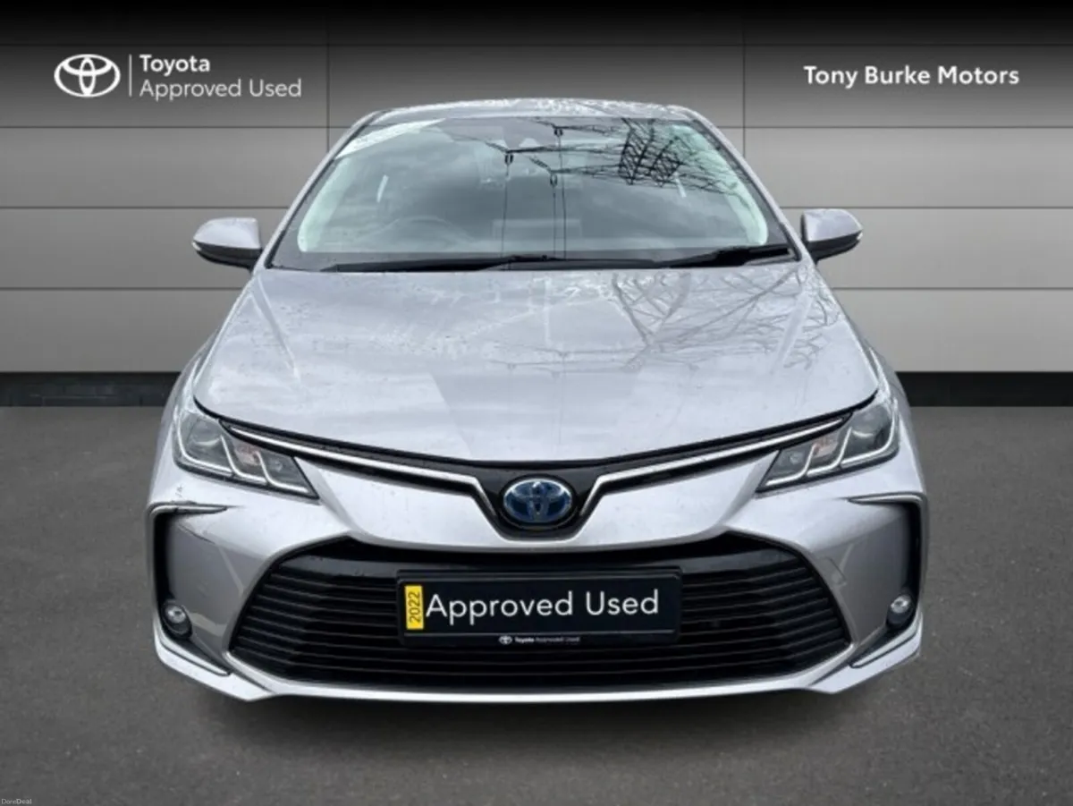 Toyota Corolla Saloon - Luna Edition - 1.8 Hybrid - Image 5