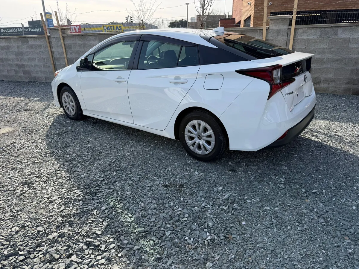 Toyota prius 2020/8 1.8 Hybrid * LOW MILEAGE* 2yr - Image 4