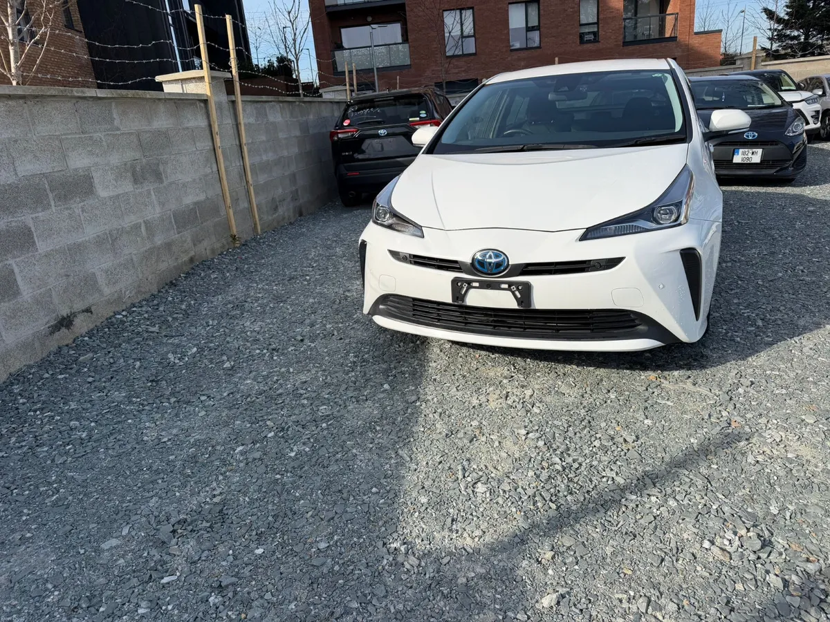 Toyota prius 2020/8 1.8 Hybrid * LOW MILEAGE* 2yr - Image 3