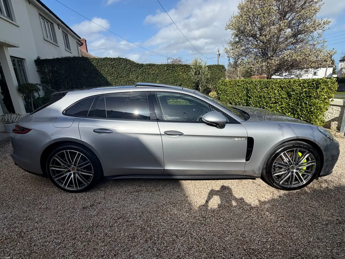 Porsche Panamera 4 E Hybrid Sport Turismo 4WD - Image 2