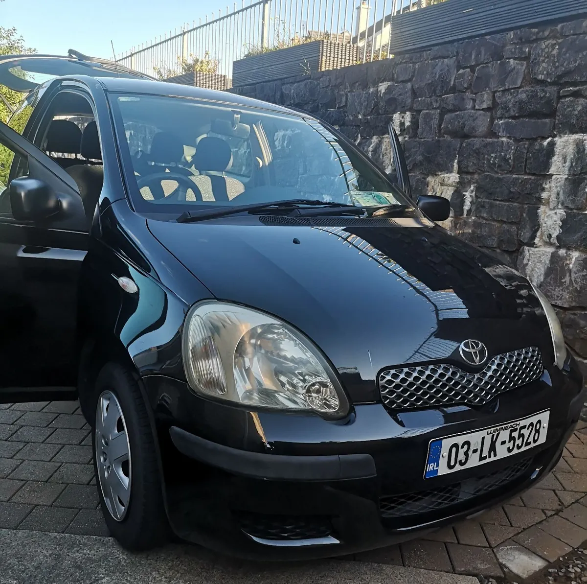 Toyota Yaris 2003 - Image 2