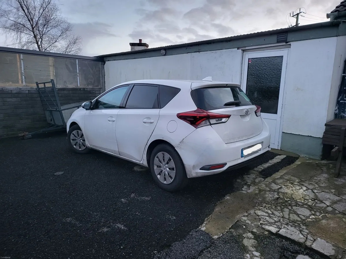 Toyota Auris 2017 - Image 3