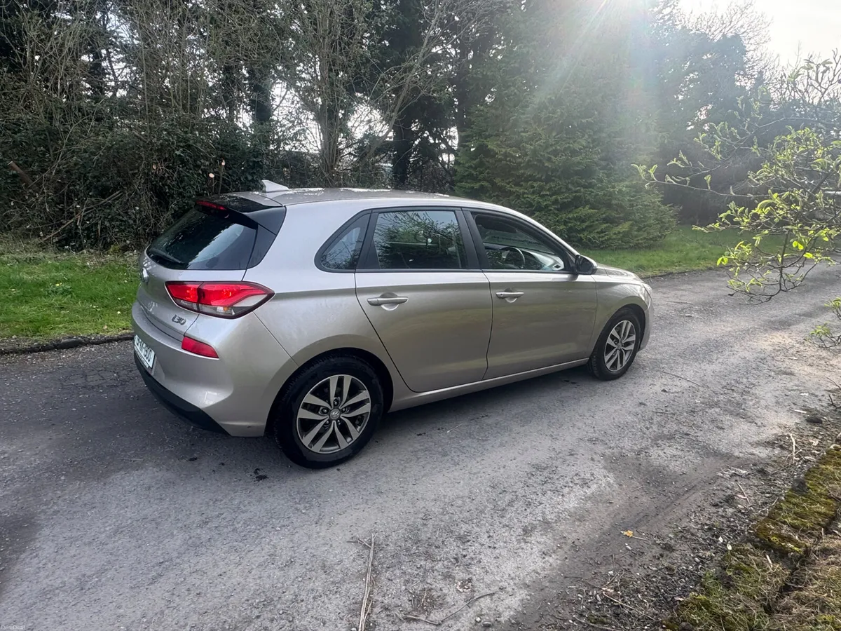 19 Hyundai i30 1.6 dsl DELUX - Image 2