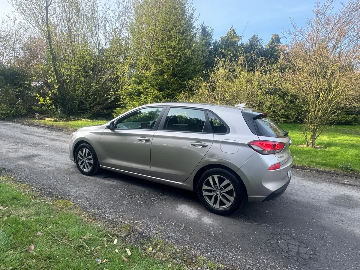 19 Hyundai i30 1.6 dsl DELUX - Image 3