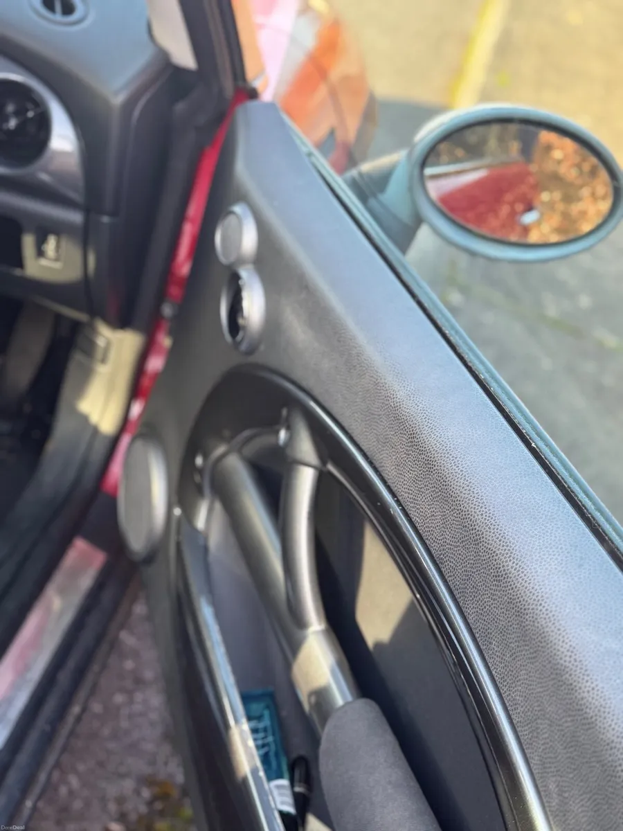 Mini Cooper 2004 - Image 2