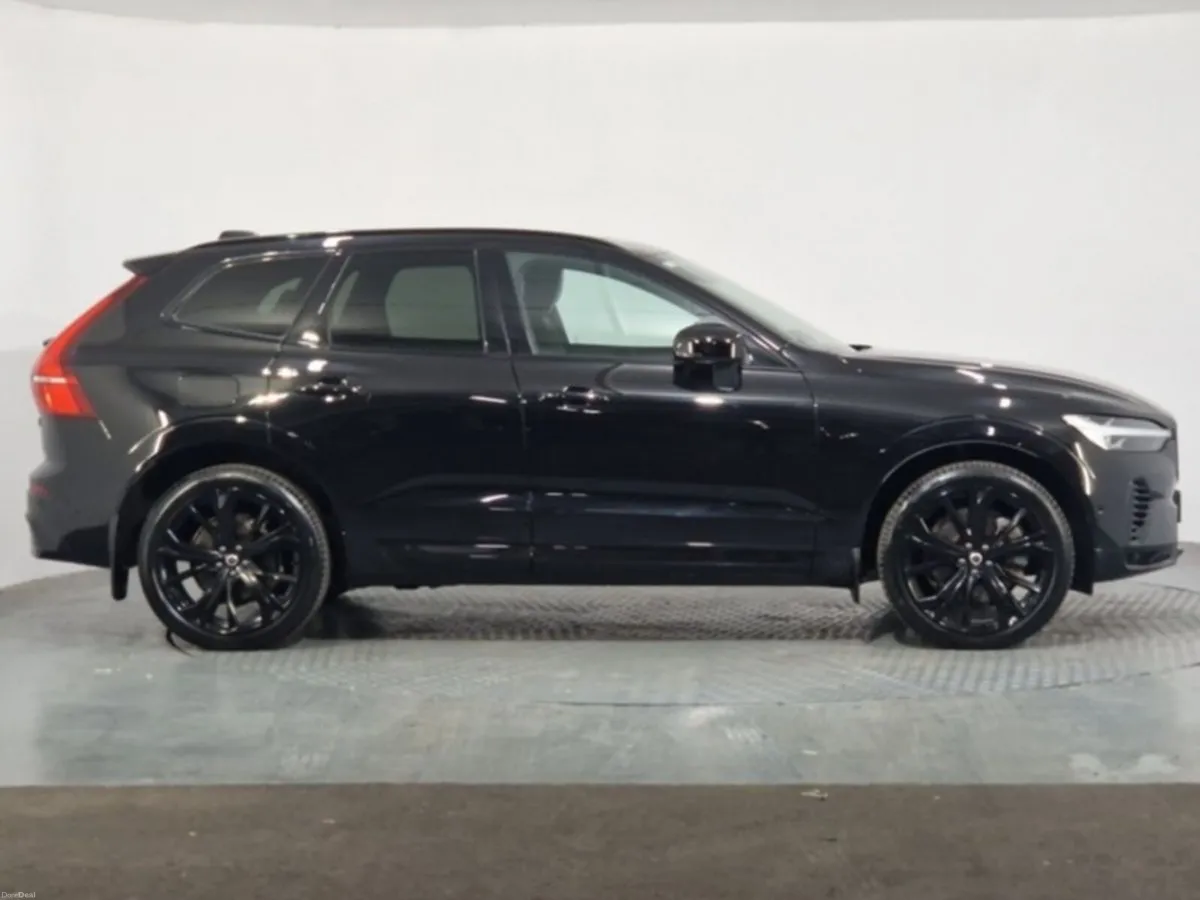 Volvo XC60 T6 PHEV Plus Black Edition - Image 4