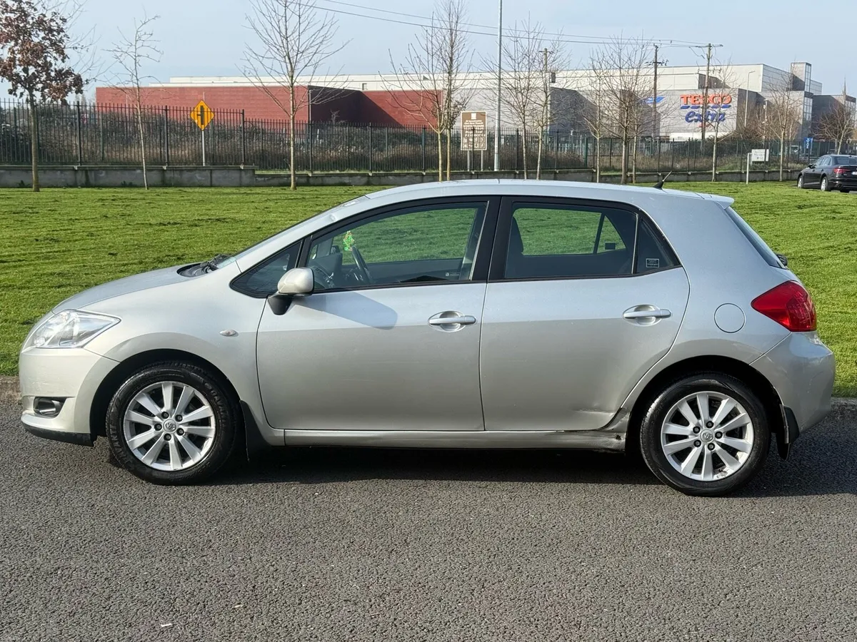 08 Toyota Auris Automatic - Image 2