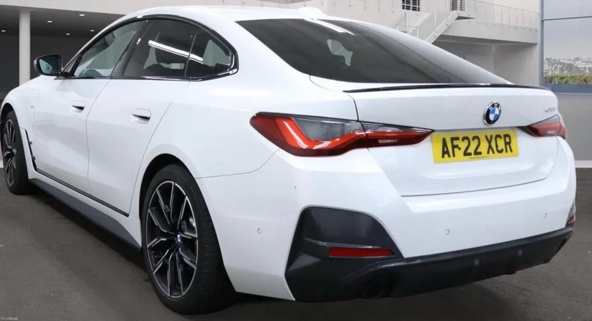 2.0 420d MHT M Sport Hatchback 5dr Diesel Hybrid A - Image 3