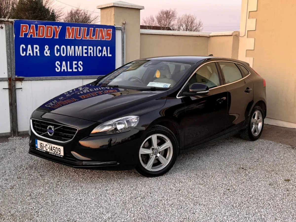 Volvo V40 D2 SE ED 5DR - Image 1
