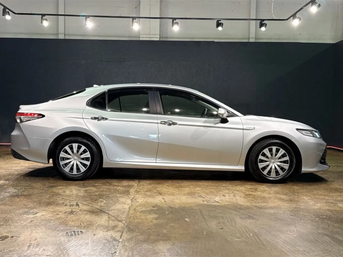 Toyota Camry HYBRID - TOYOTA SAFETY SENSE - CRUISE - Image 3