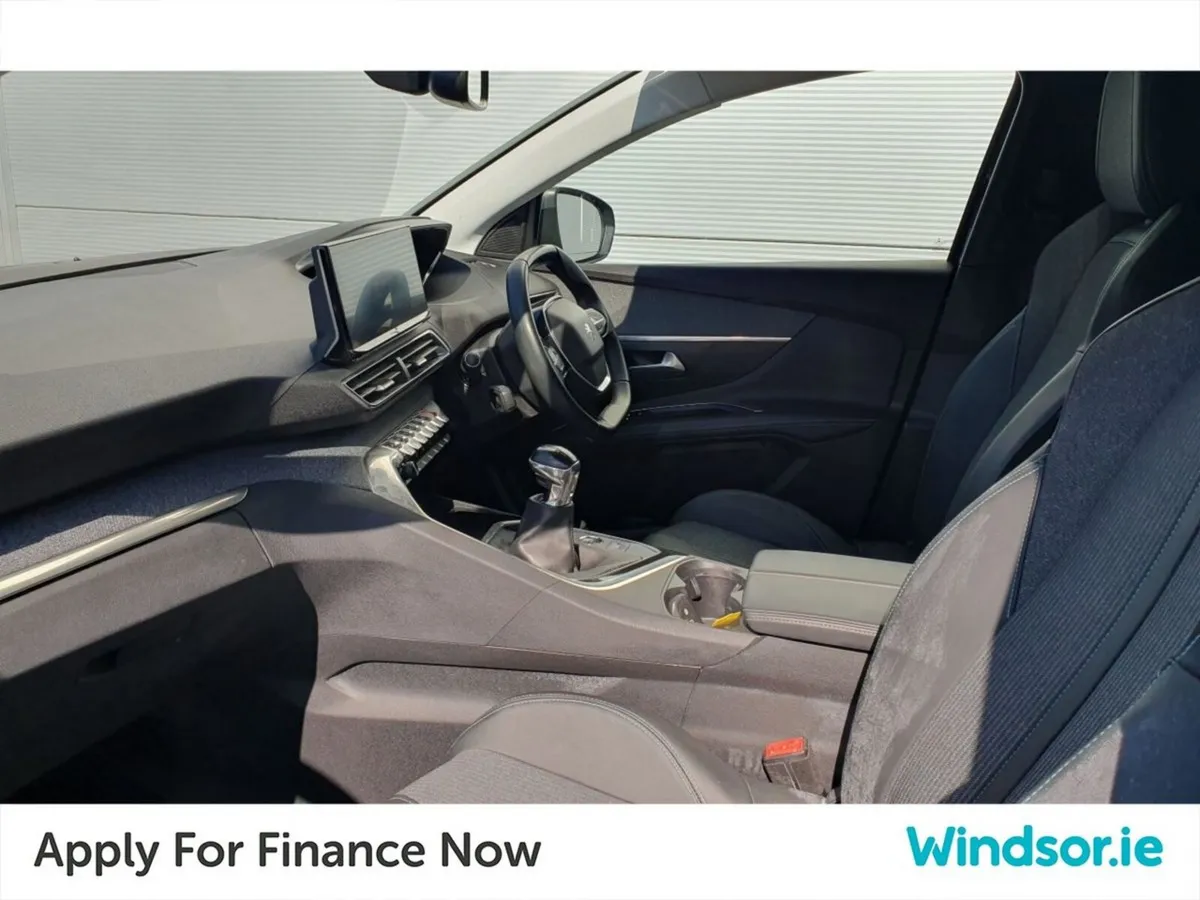 Peugeot 3008 1.2 PureTech 130bhp Allure  **Price i - Image 4