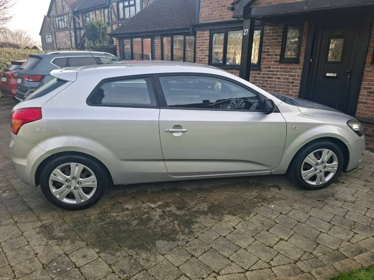 KIA CEED COUPE 1.4 PETROL 2010 VERY CLEAN CAR - Image 2