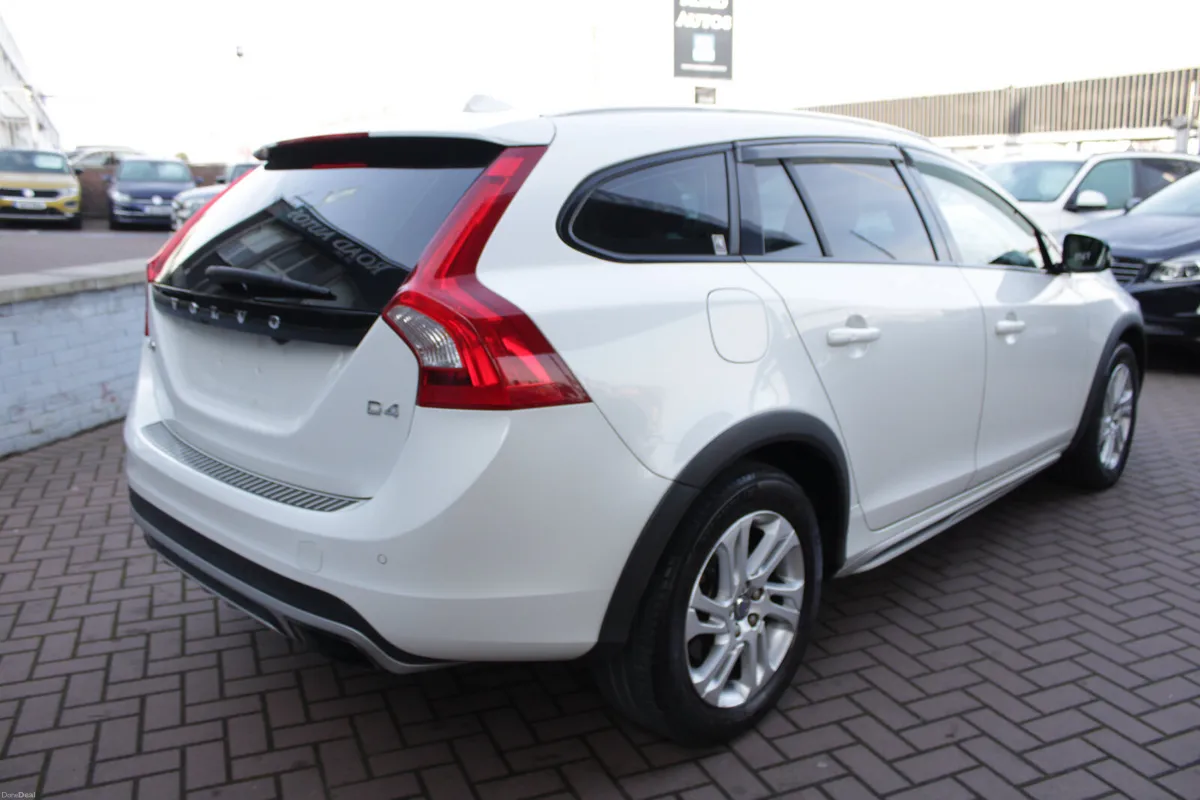 2016 VOLVO V60 CROSS COUNTRY - Image 4