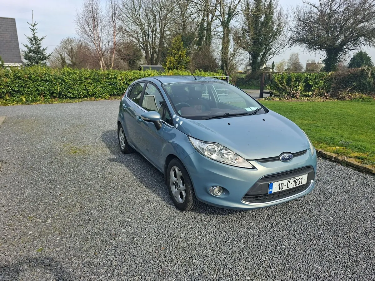 Ford Fiesta 2010 - Image 2