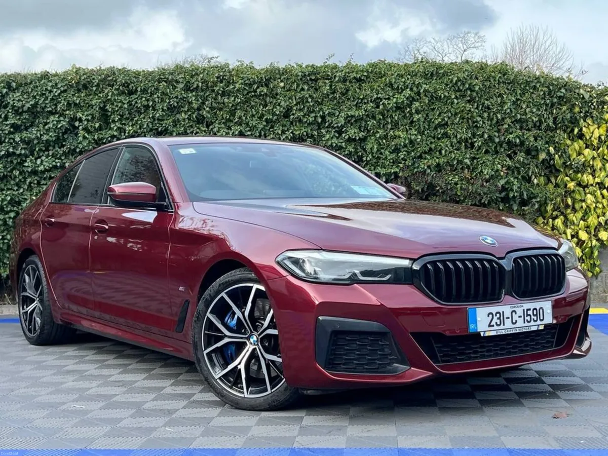 BMW 5-Series LCI M-SPORT 3.0 D AUTO // APPLE CARPL - Image 1