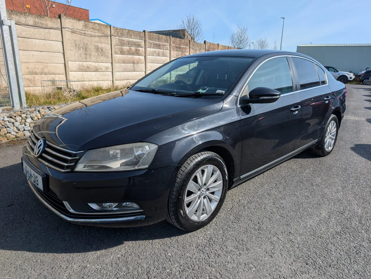 Volkswagen Passat low mileage & service history - Image 1