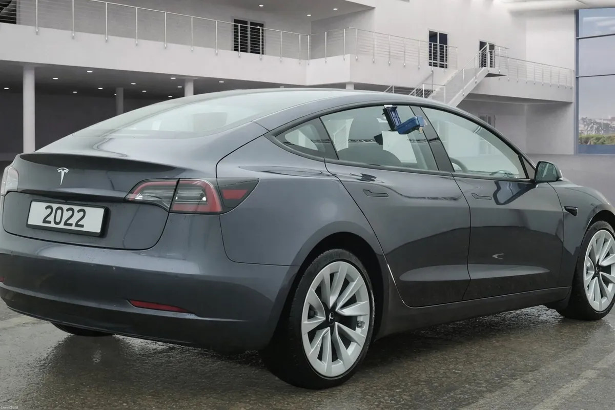 2022 Tesla Model 3 RWD LOW MILEAGE - Image 3