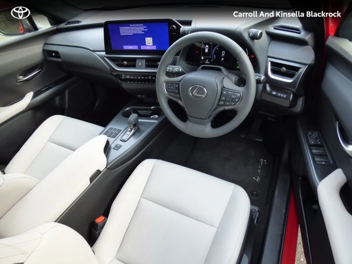 Lexus UX 300h Hybrid F Sport Design - Image 2