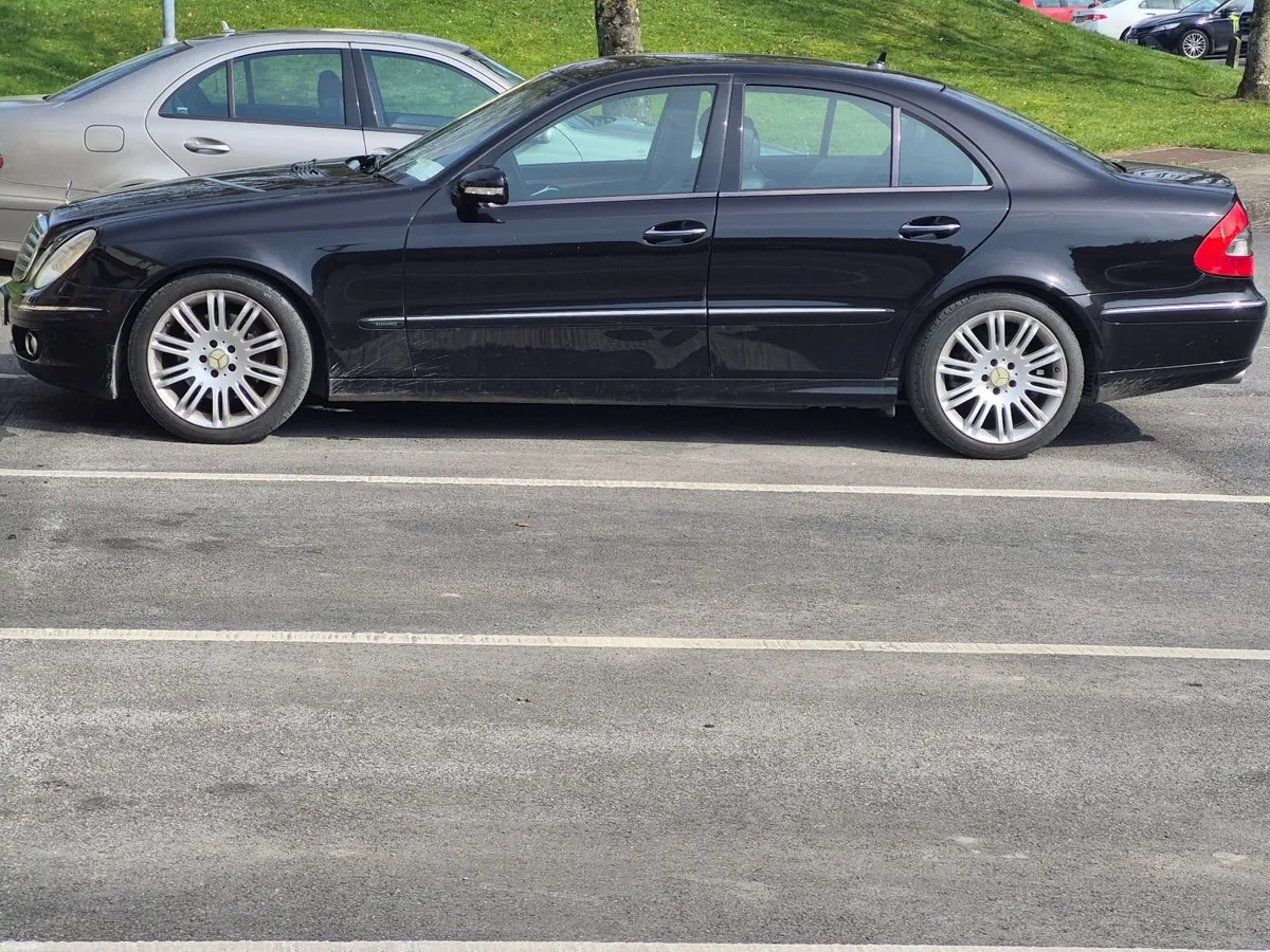 Mercedes-Benz E-Class 2009 - Image 1