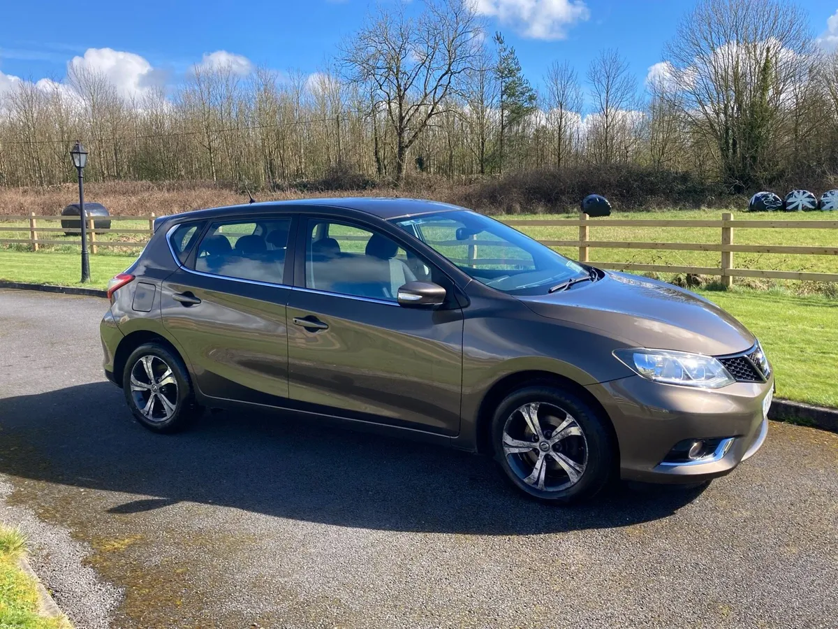 2 Owner, full main dealer service history €5850 - Image 3