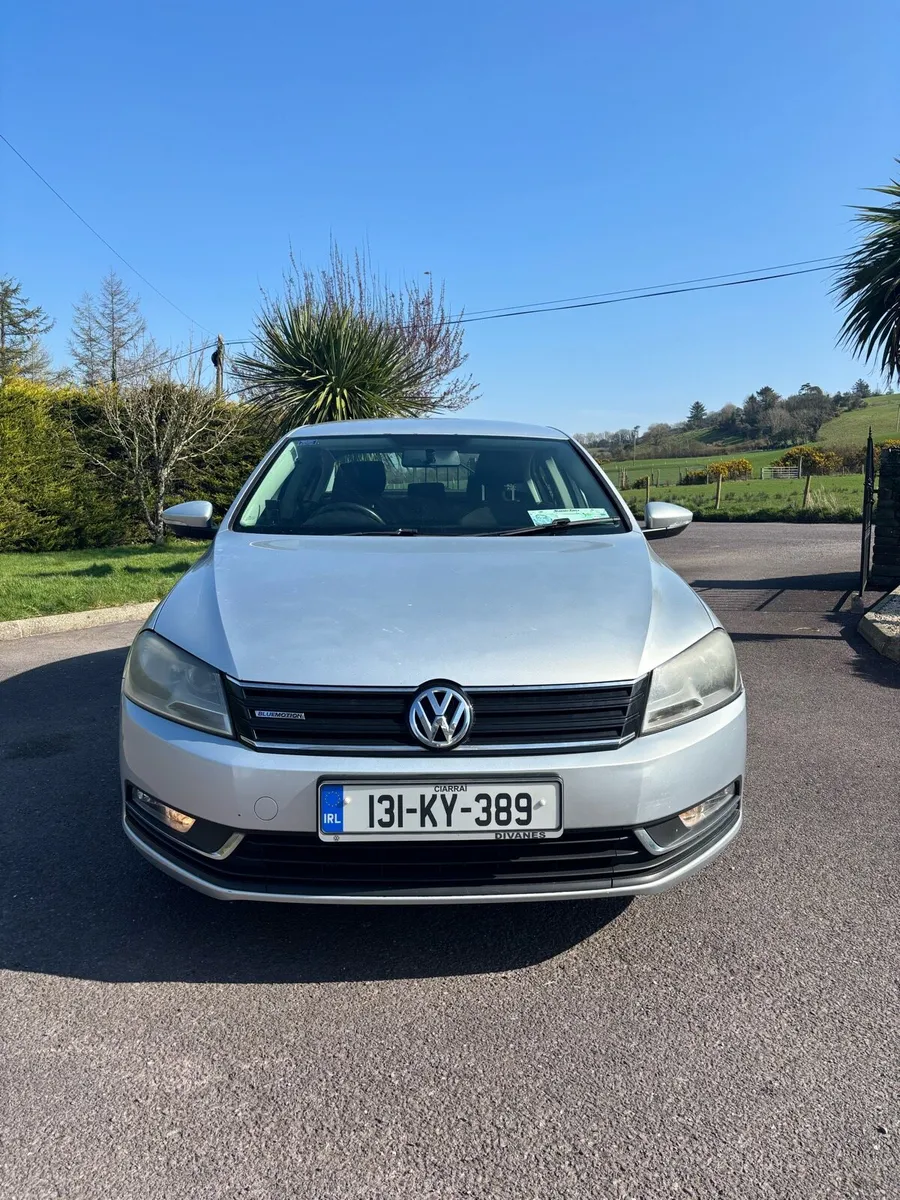 2013 Volkswagen Passat - Image 2