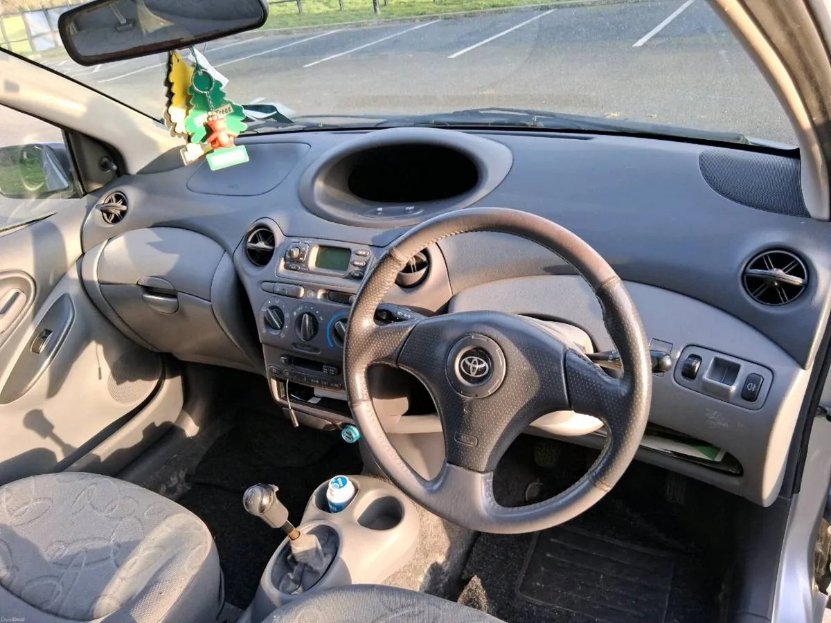 Toyota Yaris - Image 2