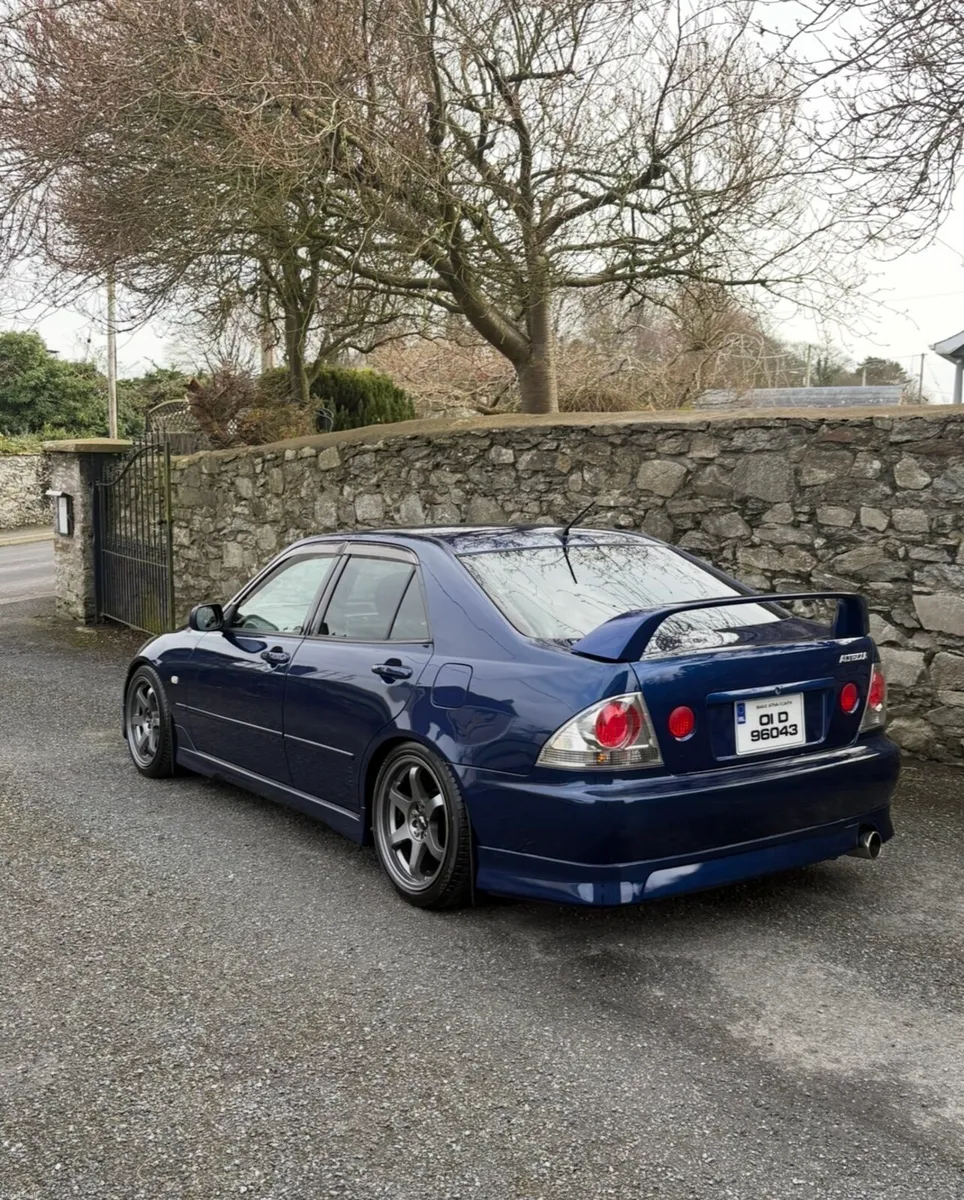 01 Toyota Altezza - Image 1